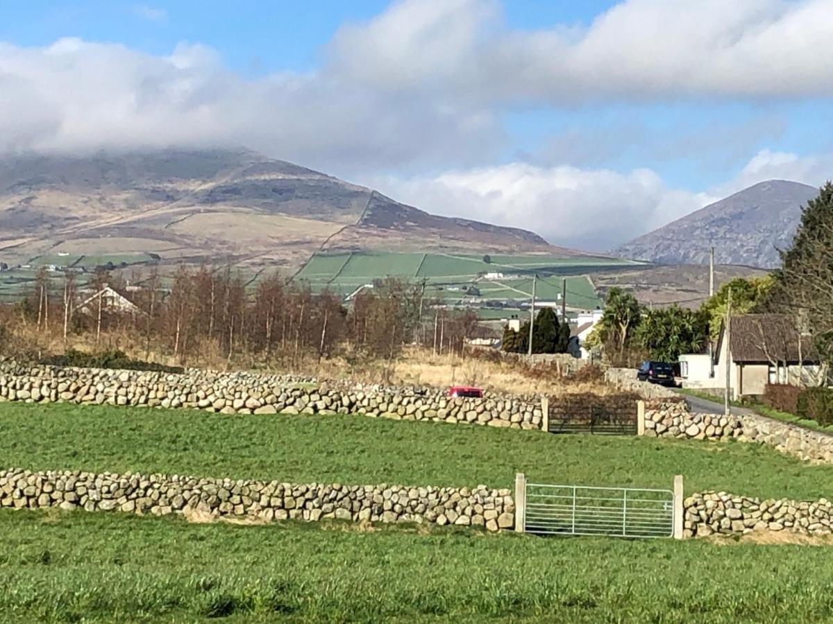 Moneydarragh Cottage With Uninterrupted Mountain And Sea Views- Hot Tub Available For Hire أنالونغ المظهر الخارجي الصورة