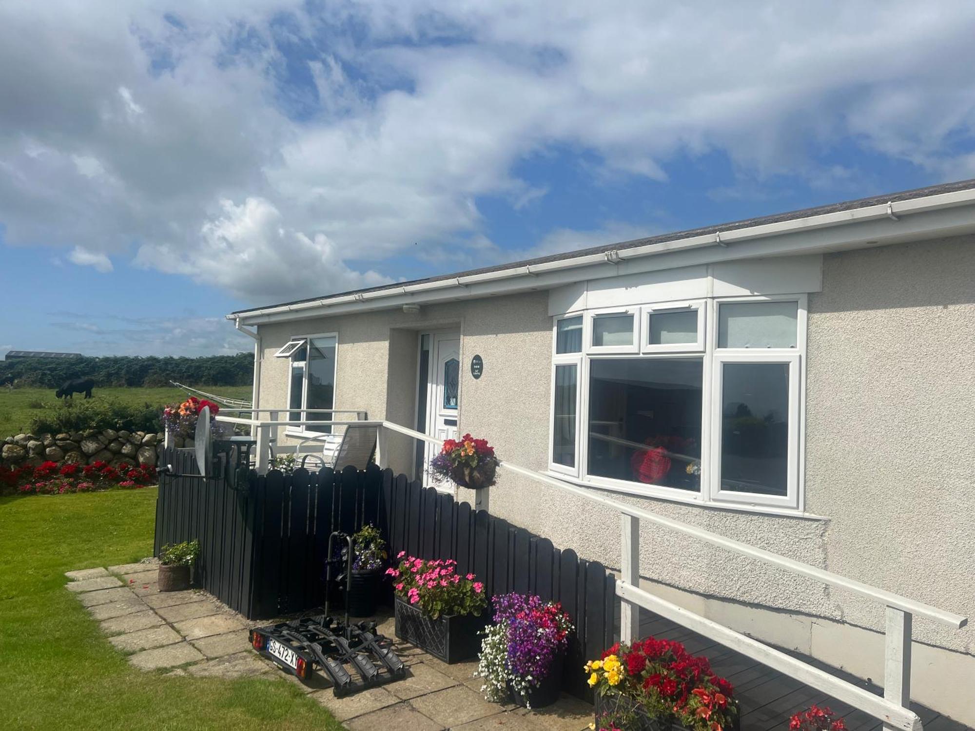 Moneydarragh Cottage With Uninterrupted Mountain And Sea Views- Hot Tub Available For Hire أنالونغ المظهر الخارجي الصورة