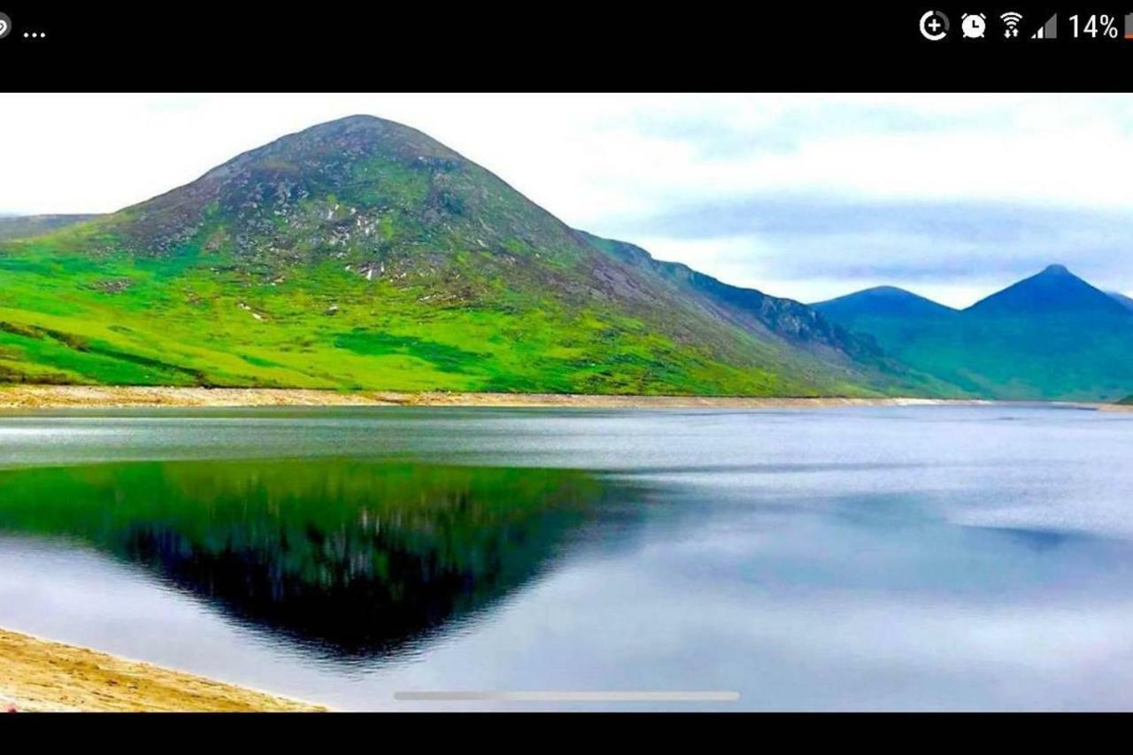Moneydarragh Cottage With Uninterrupted Mountain And Sea Views- Hot Tub Available For Hire أنالونغ المظهر الخارجي الصورة